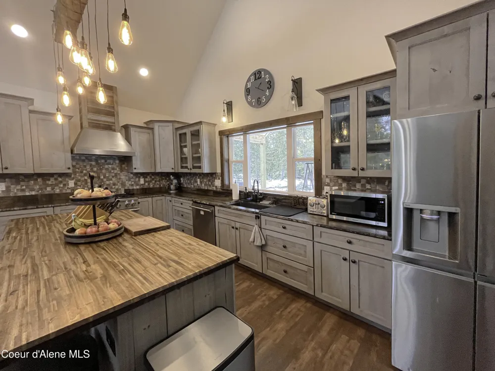 186 Coyote Trail Sandpoint, ID 83864
