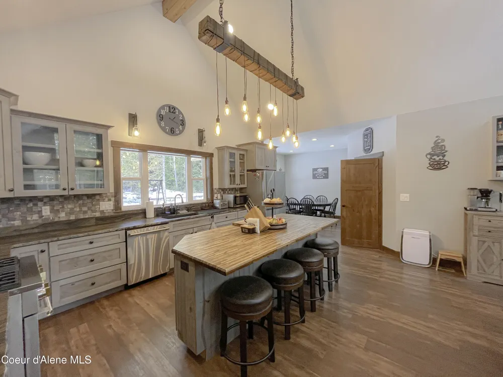 186 Coyote Trail Sandpoint, ID 83864