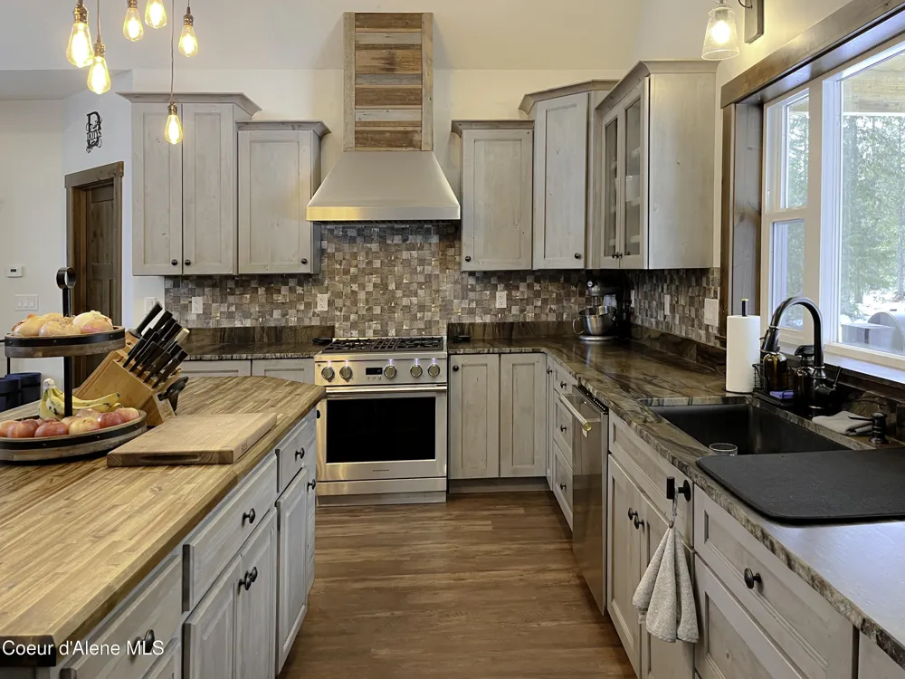 186 Coyote Trail Sandpoint, ID 83864