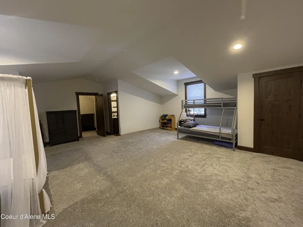 186 Coyote Trail Sandpoint, ID 83864