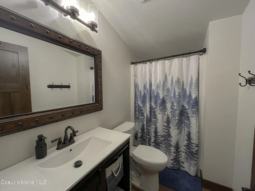 186 Coyote Trail Sandpoint, ID 83864