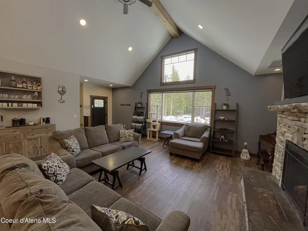 186 Coyote Trail Sandpoint, ID 83864