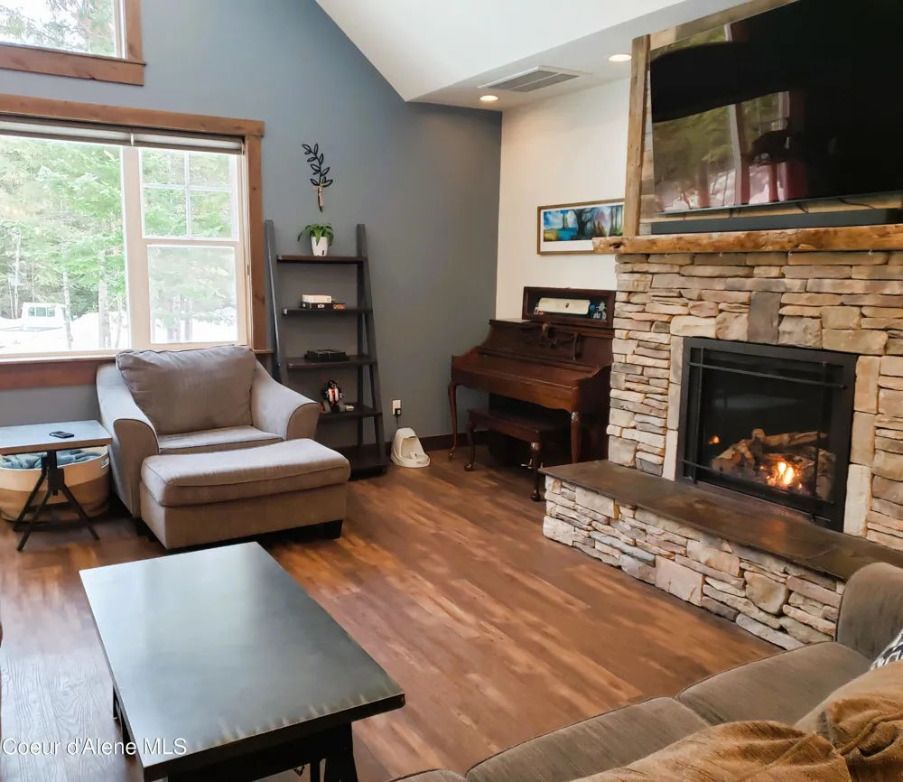 186 Coyote Trail Sandpoint, ID 83864