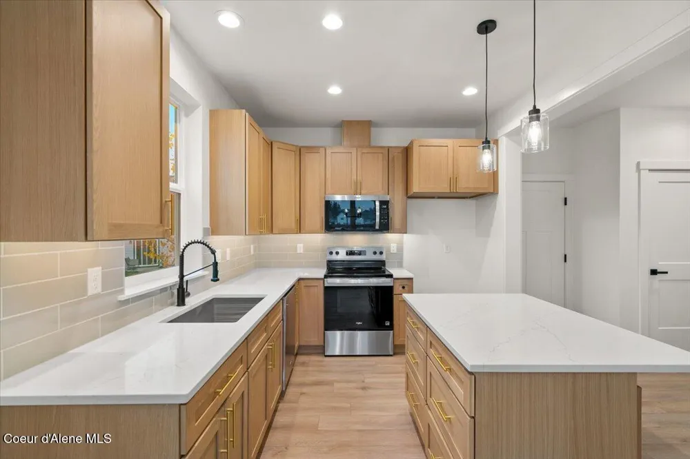 304 E Grosbeak Avenue Hayden, ID 83835