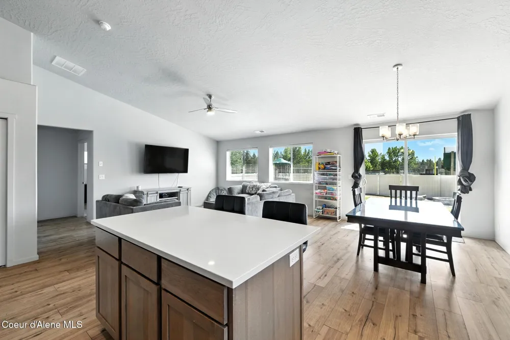 6286 W DAYTON AVENUE Rathdrum, ID 83858