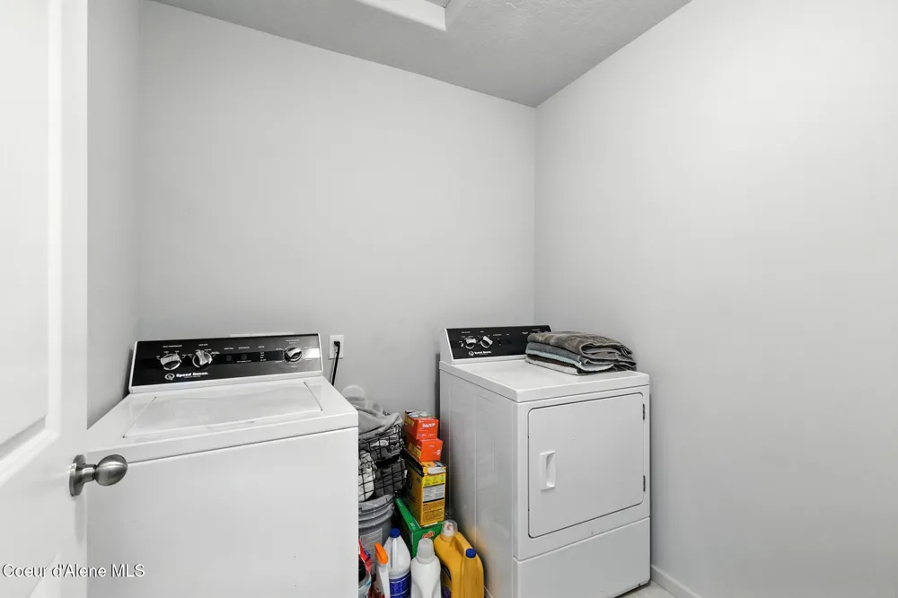 6286 W DAYTON AVENUE Rathdrum, ID 83858