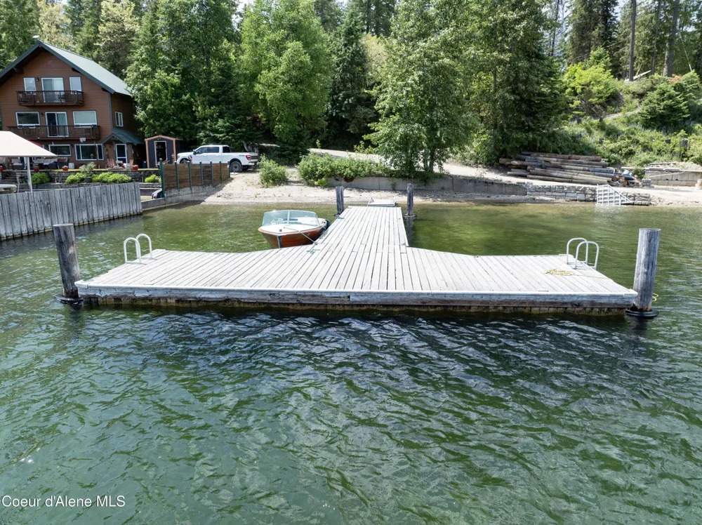733 Hagman Road Nordman, ID 83848