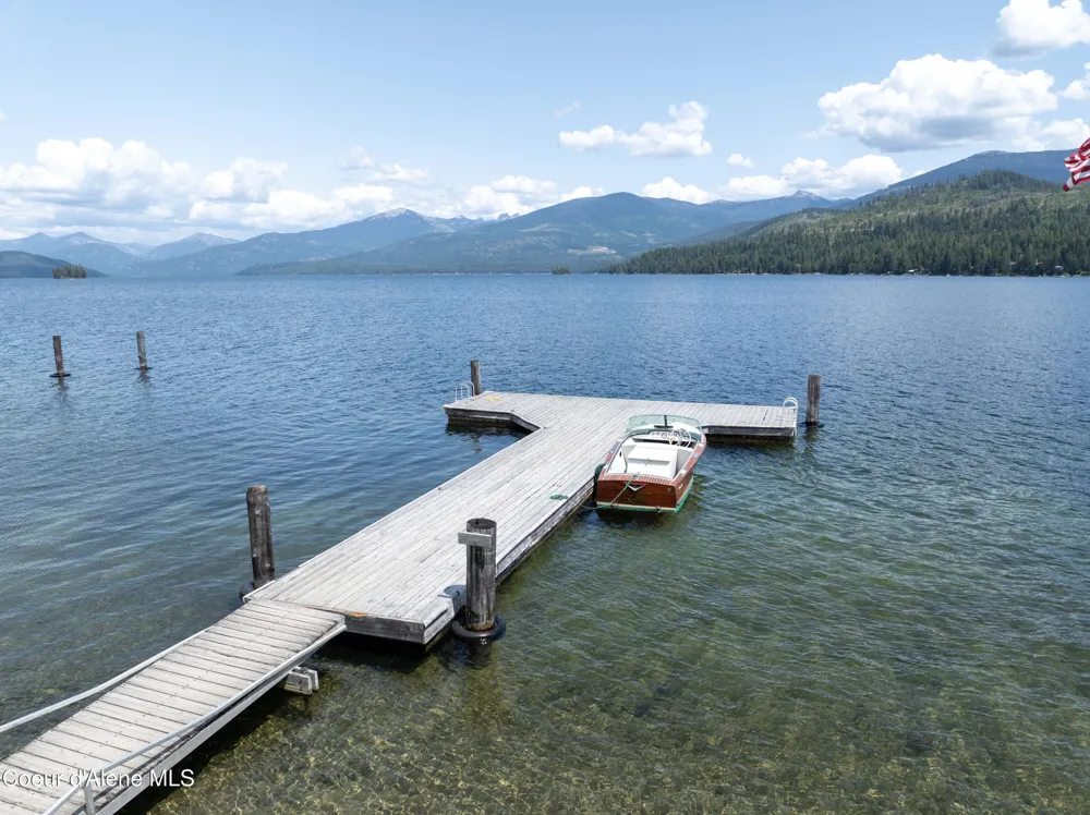 733 Hagman Road Nordman, ID 83848