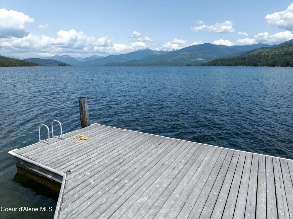 733 Hagman Road Nordman, ID 83848