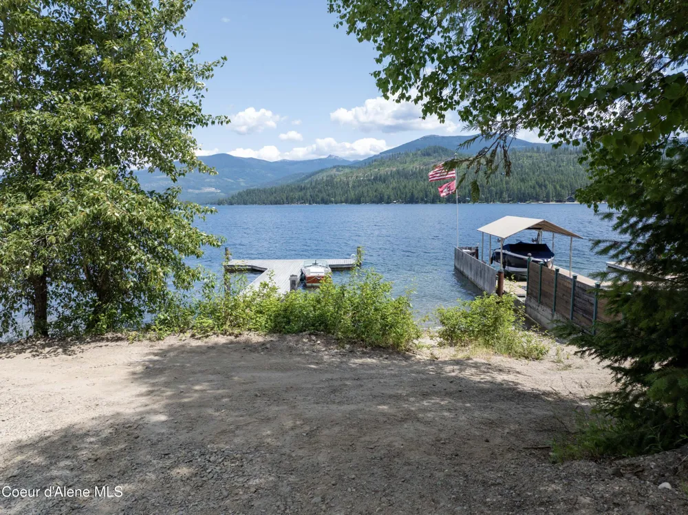 733 Hagman Road Nordman, ID 83848