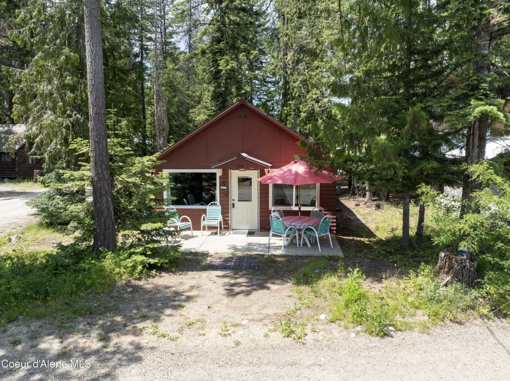 733 Hagman Road Nordman, ID 83848