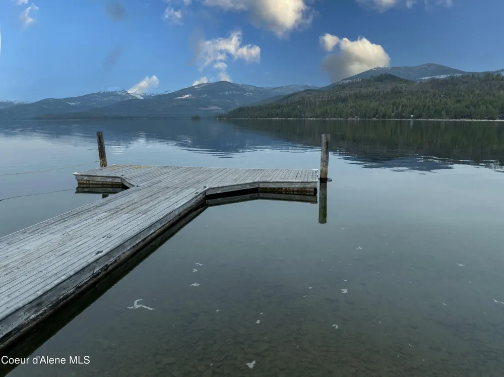 733 Hagman Road Nordman, ID 83848