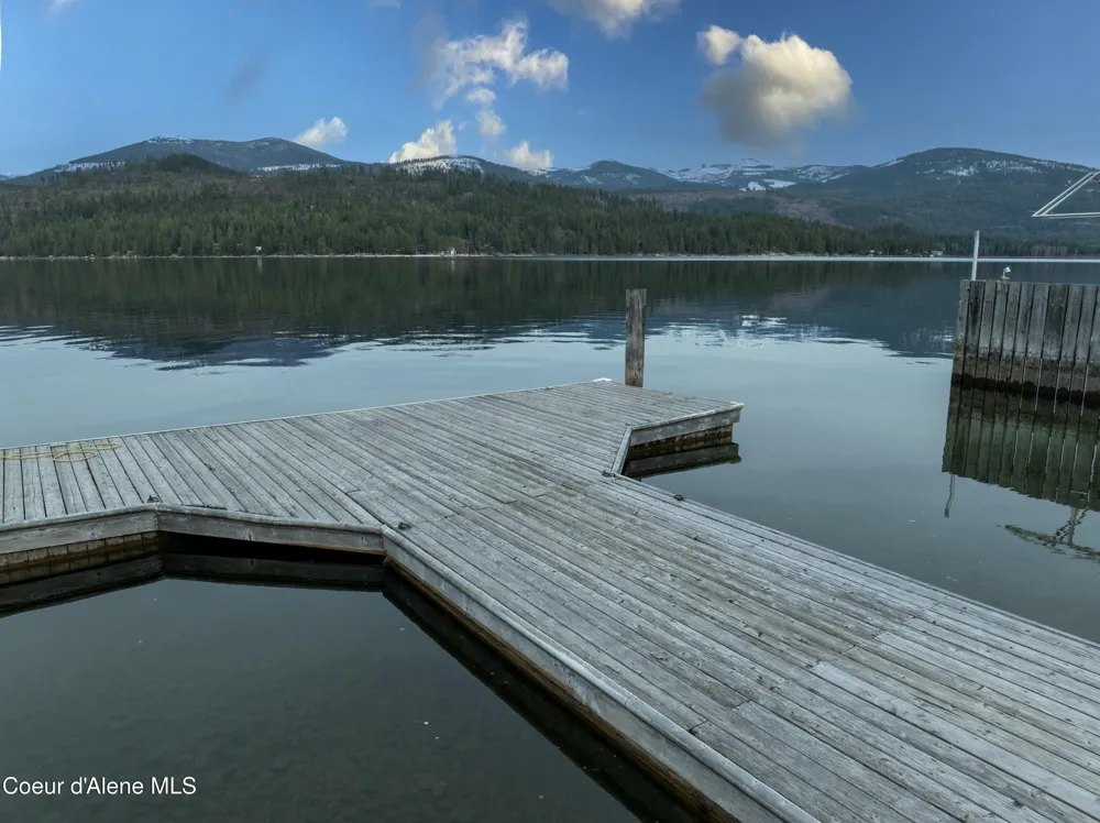 733 Hagman Road Nordman, ID 83848