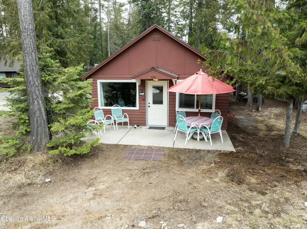 733 Hagman Road Nordman, ID 83848