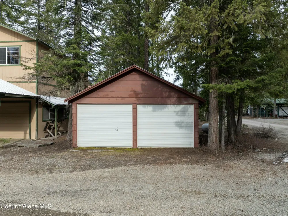 733 Hagman Road Nordman, ID 83848