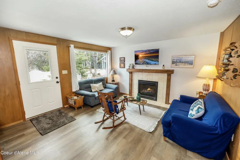 733 Hagman Road Nordman, ID 83848