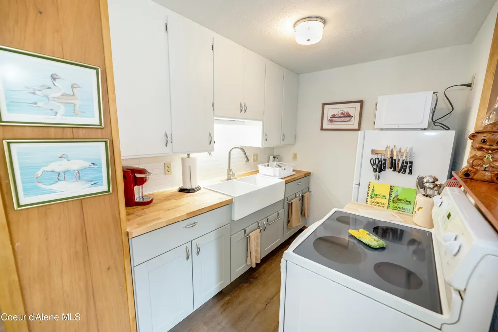 733 Hagman Road Nordman, ID 83848
