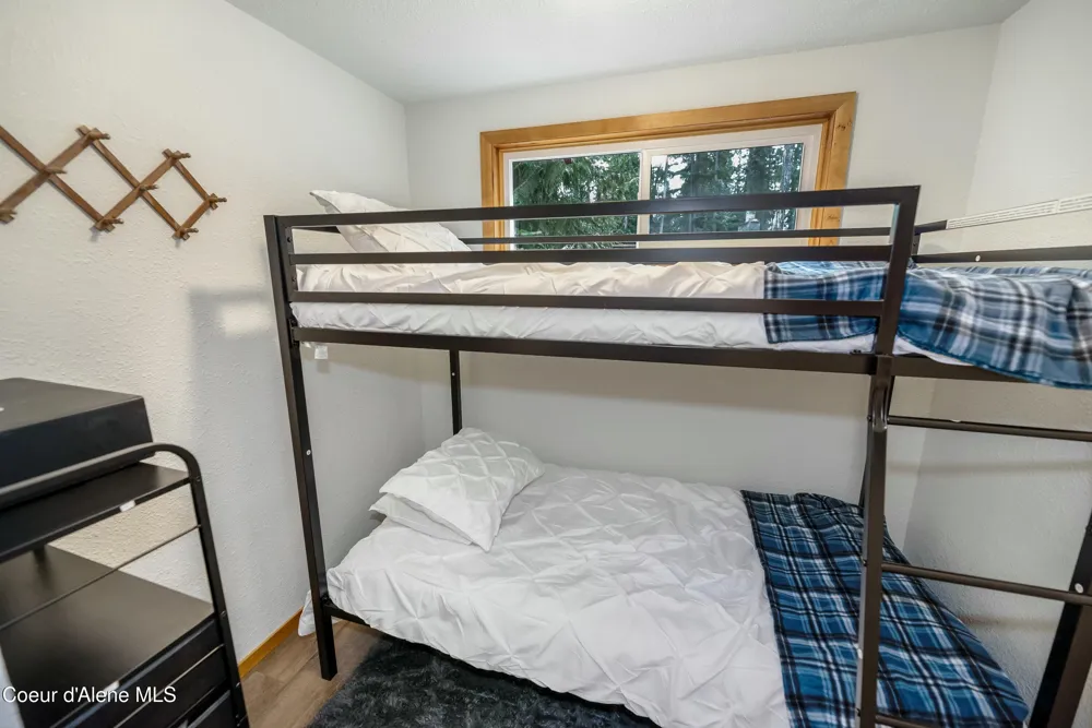 733 Hagman Road Nordman, ID 83848