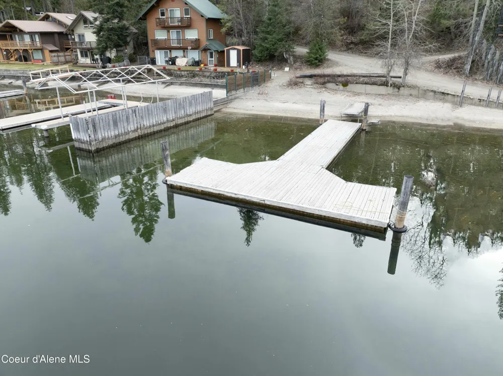733 Hagman Road Nordman, ID 83848