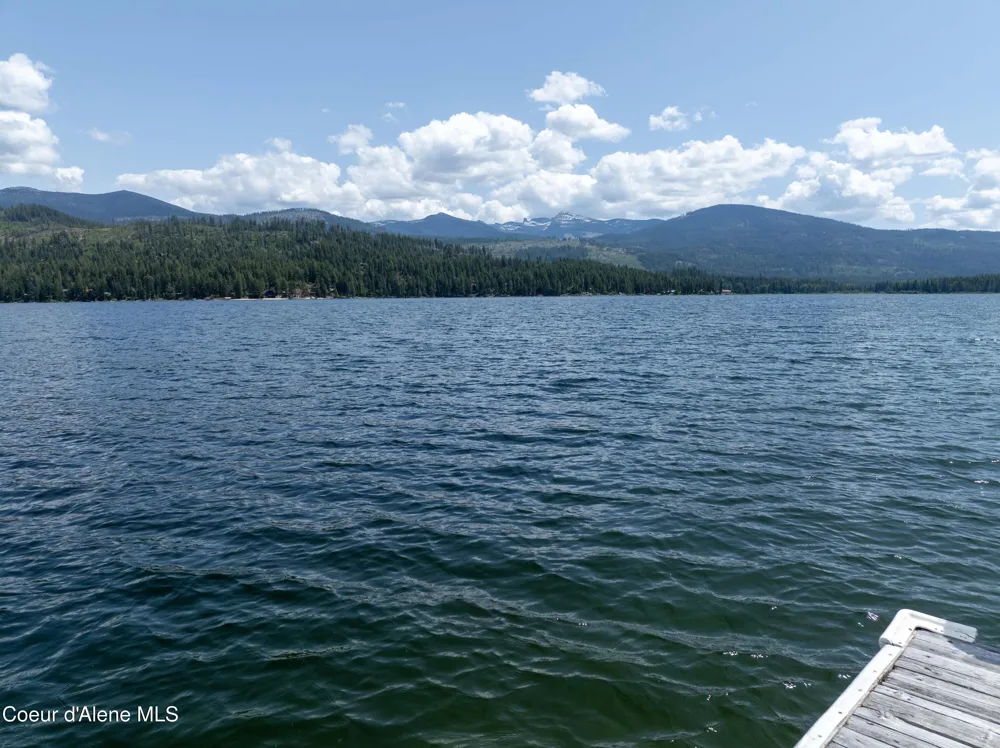733 Hagman Road Nordman, ID 83848