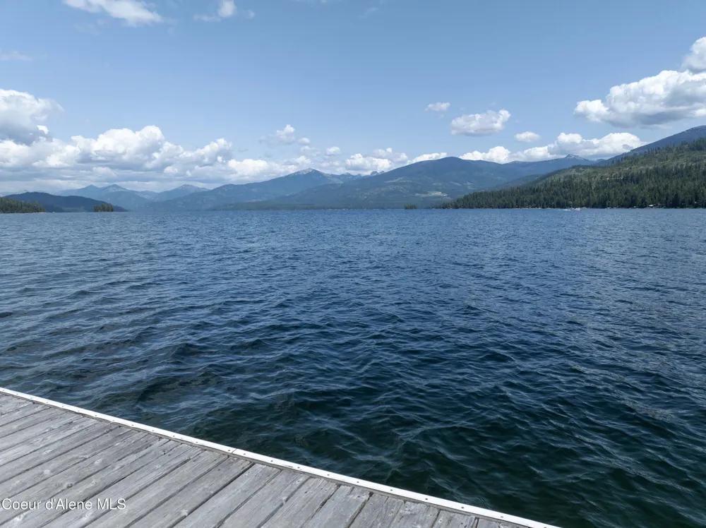 733 Hagman Road Nordman, ID 83848
