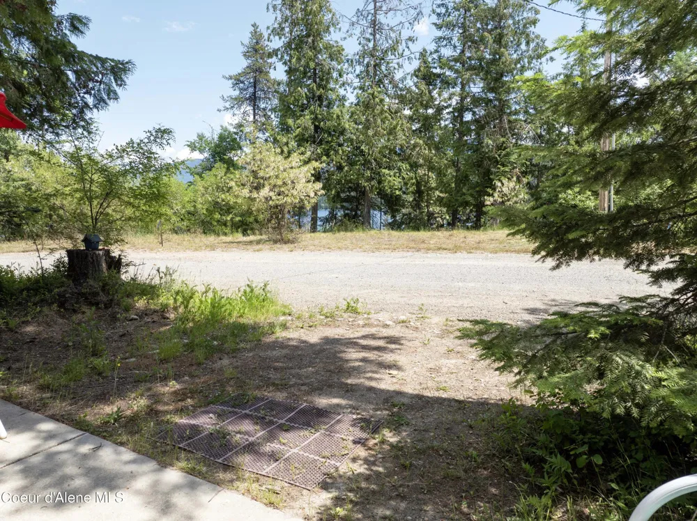 733 Hagman Road Nordman, ID 83848