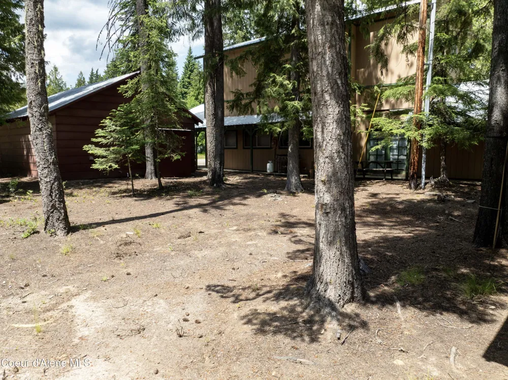733 Hagman Road Nordman, ID 83848