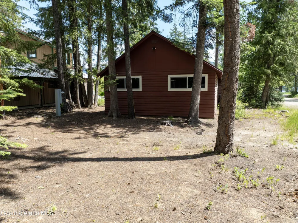 733 Hagman Road Nordman, ID 83848