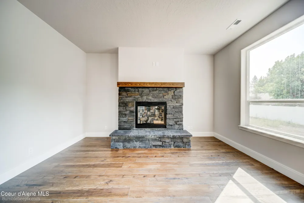 8986 BEDWELL STREET Rathdrum, ID 83858