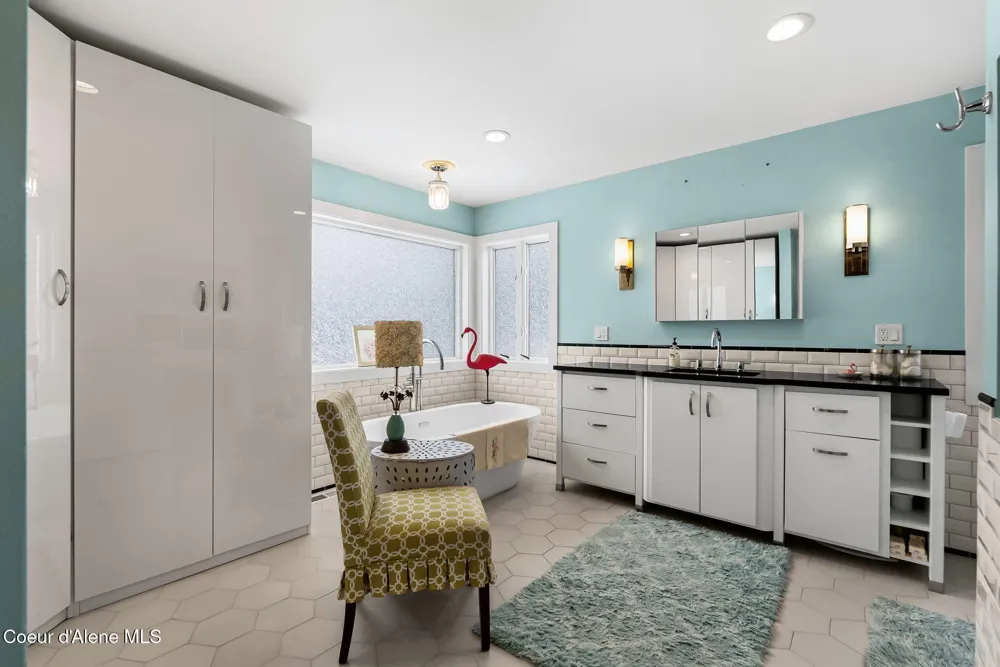 128 Spur Drive Sandpoint, ID 83864