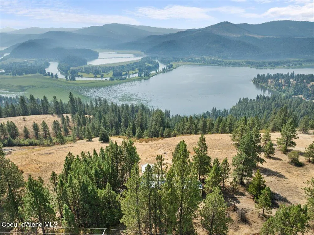 5674 E Holiday Road Harrison, ID 83833
