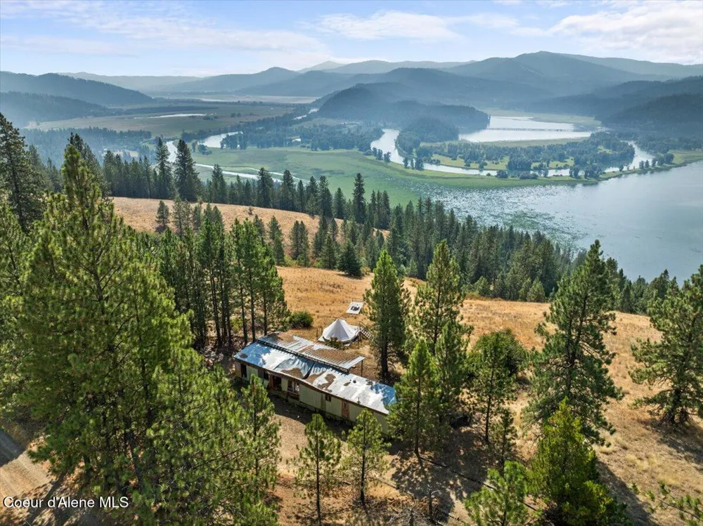 5674 E Holiday Road Harrison, ID 83833