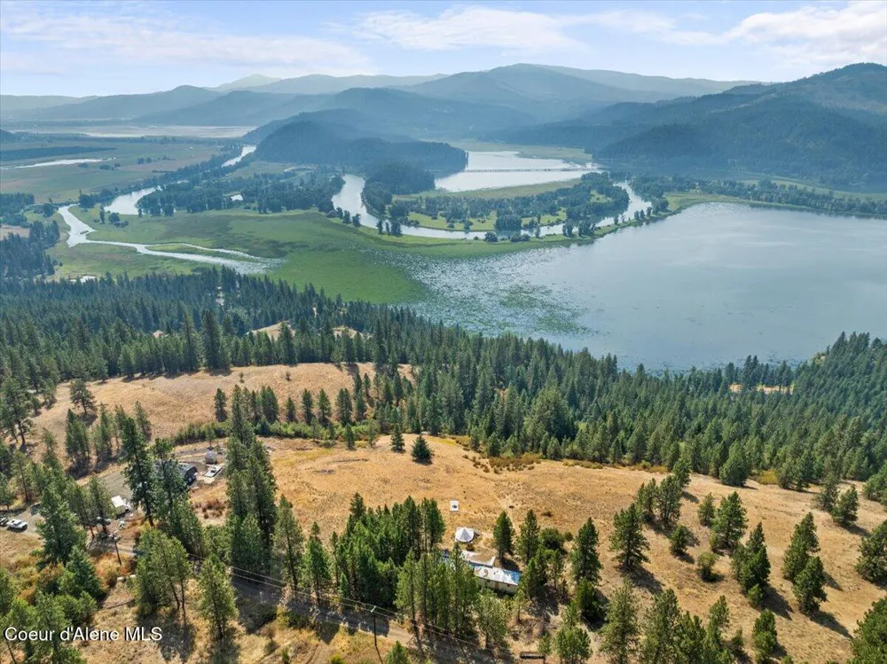 5674 E Holiday Road Harrison, ID 83833