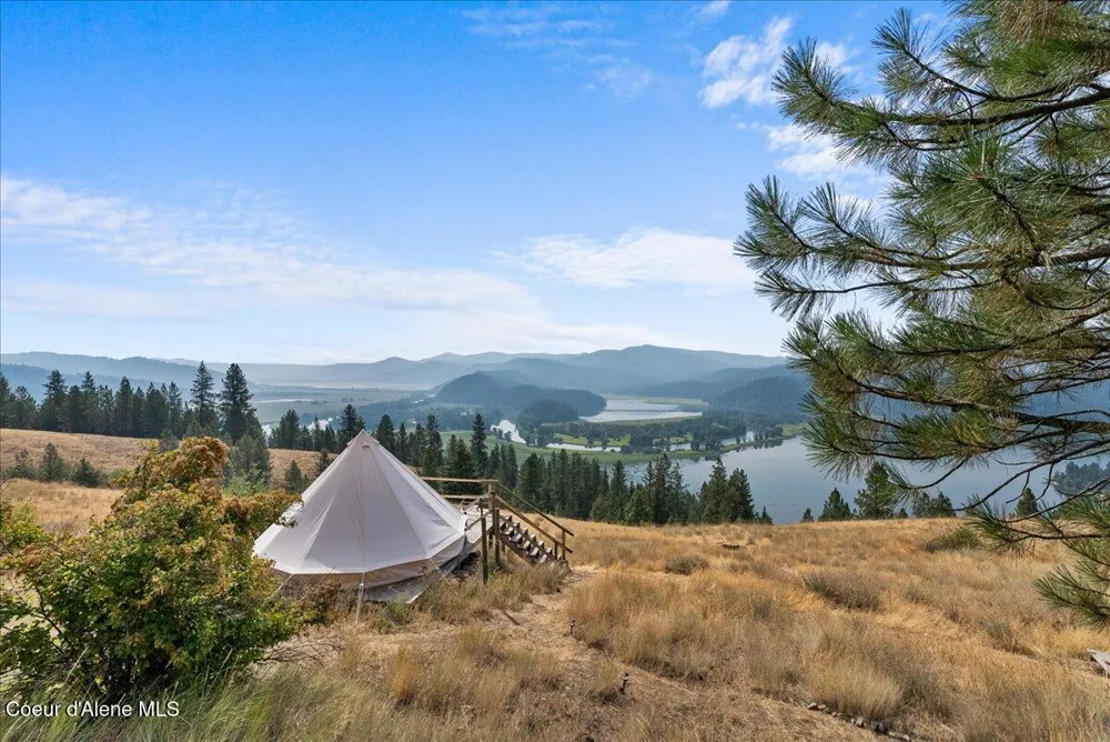 5674 E Holiday Road Harrison, ID 83833