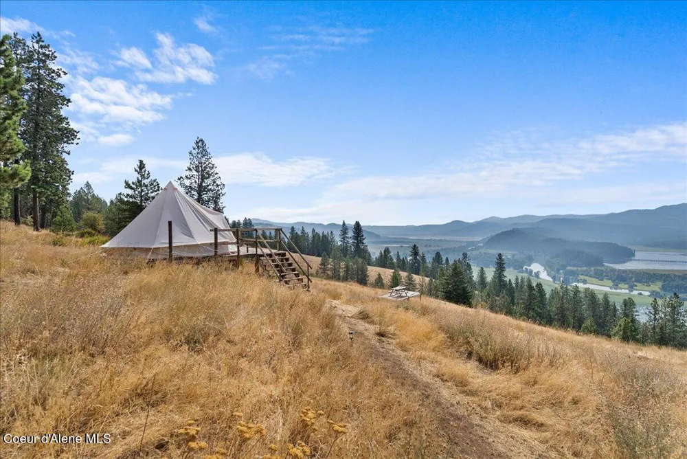 5674 E Holiday Road Harrison, ID 83833