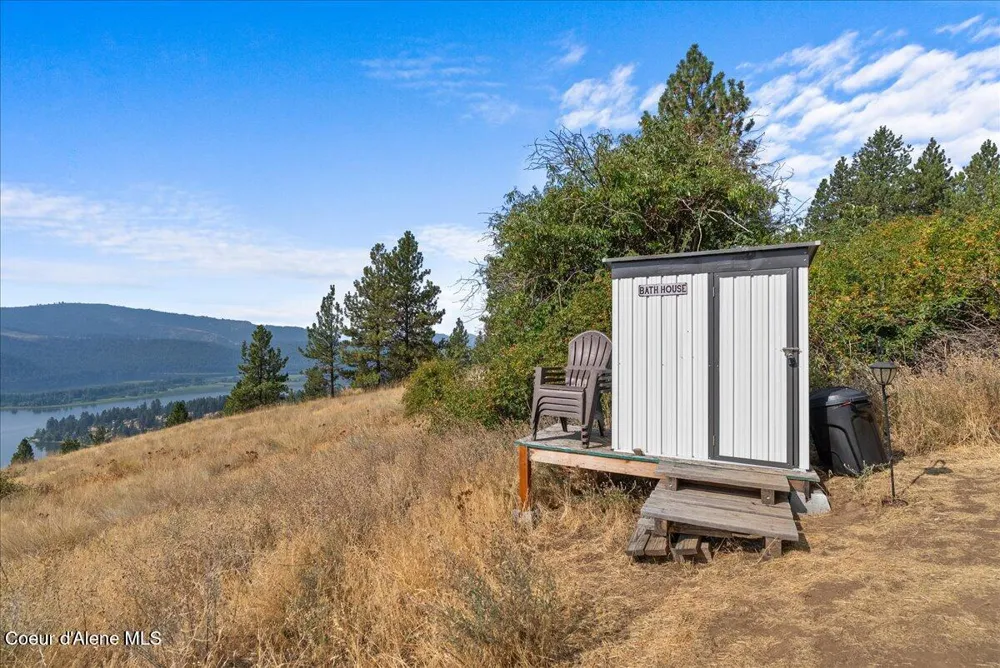 5674 E Holiday Road Harrison, ID 83833