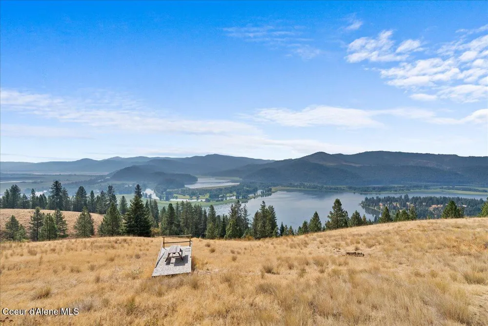 5674 E Holiday Road Harrison, ID 83833