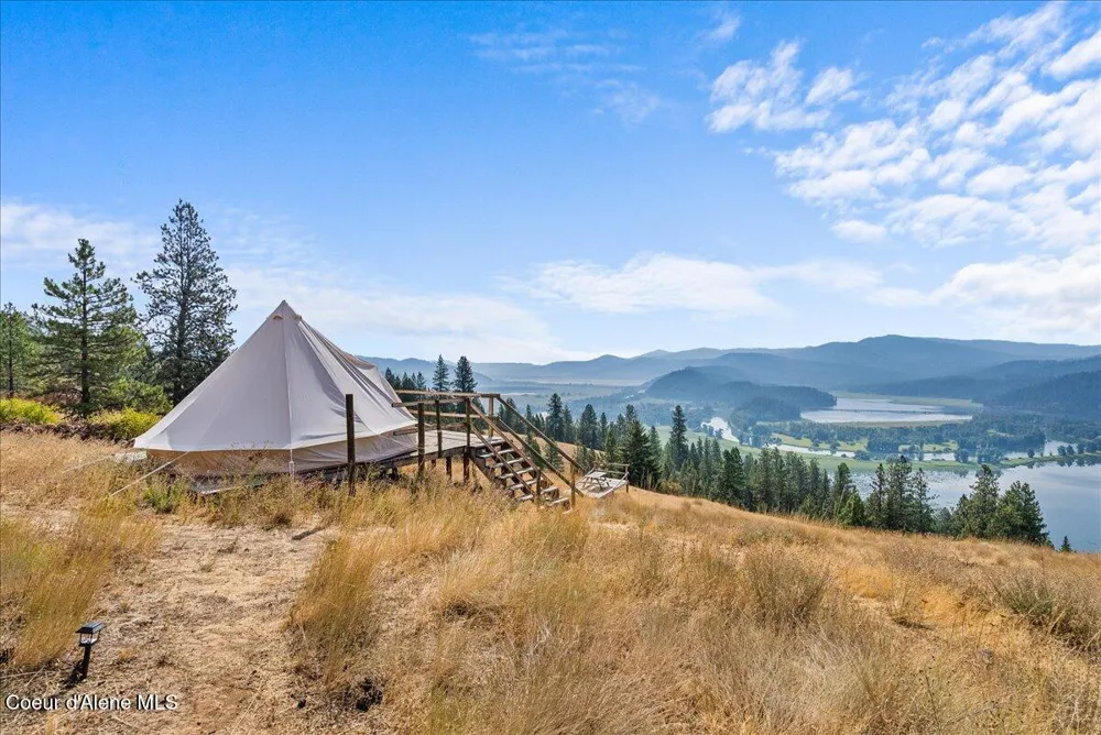 5674 E Holiday Road Harrison, ID 83833