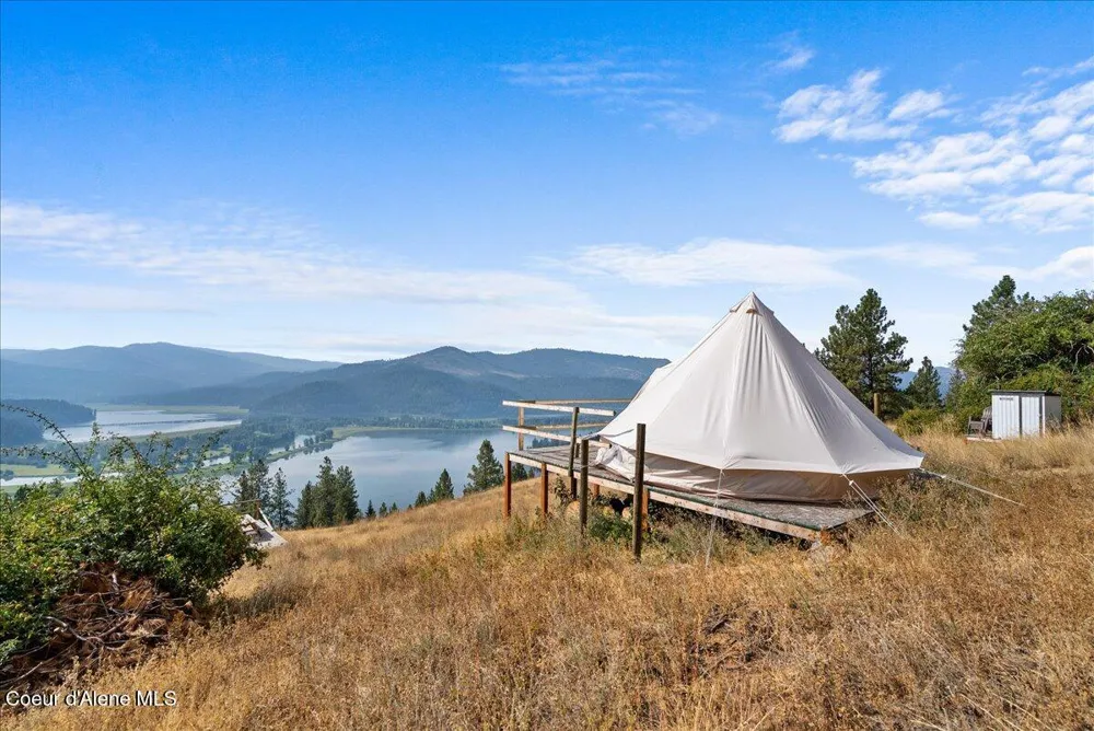 5674 E Holiday Road Harrison, ID 83833