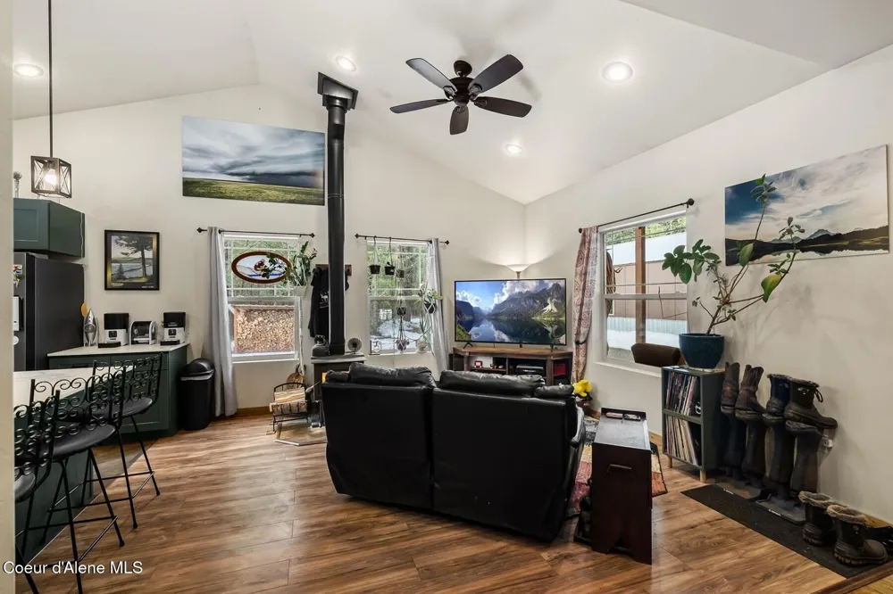 870 Samuels Road Sandpoint, ID 83864