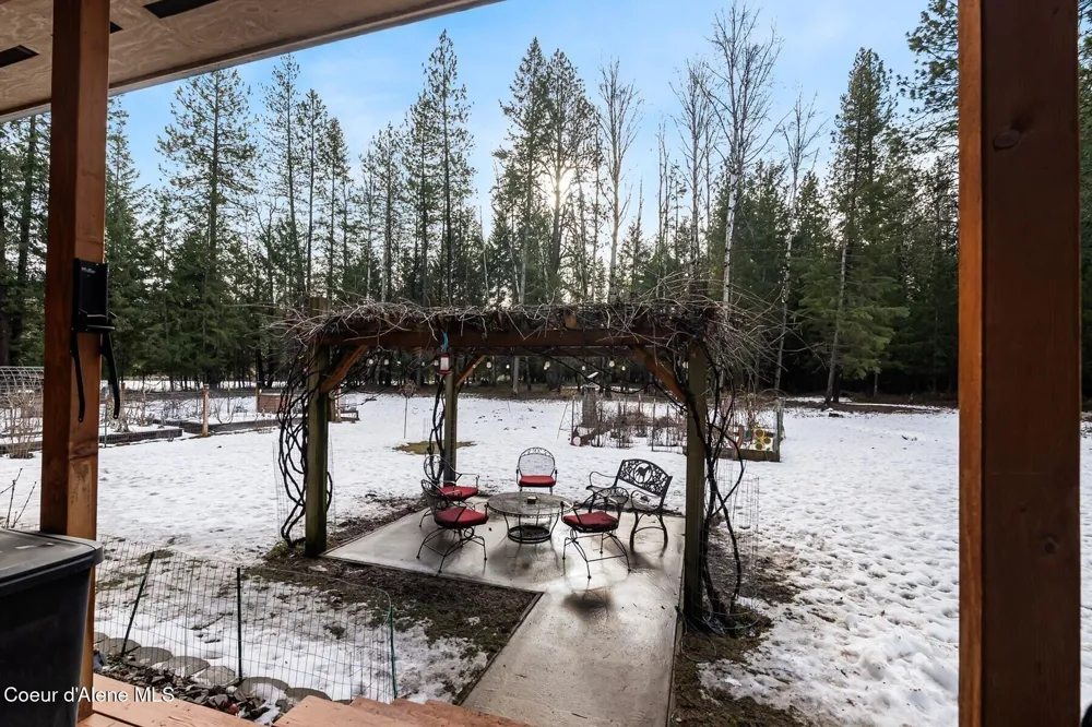 870 Samuels Road Sandpoint, ID 83864