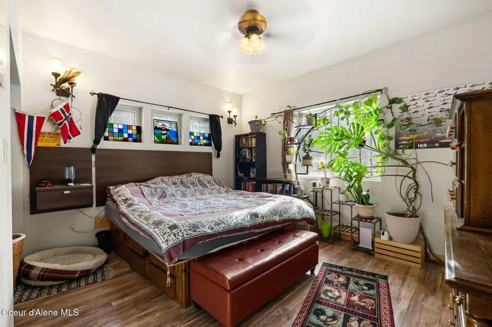 870 Samuels Road Sandpoint, ID 83864