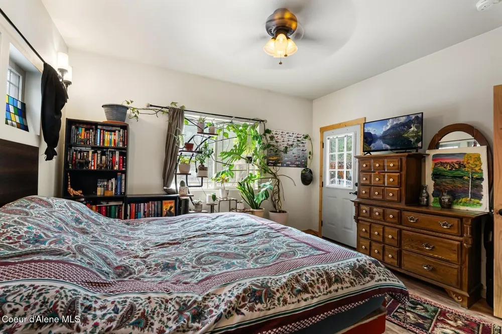 870 Samuels Road Sandpoint, ID 83864