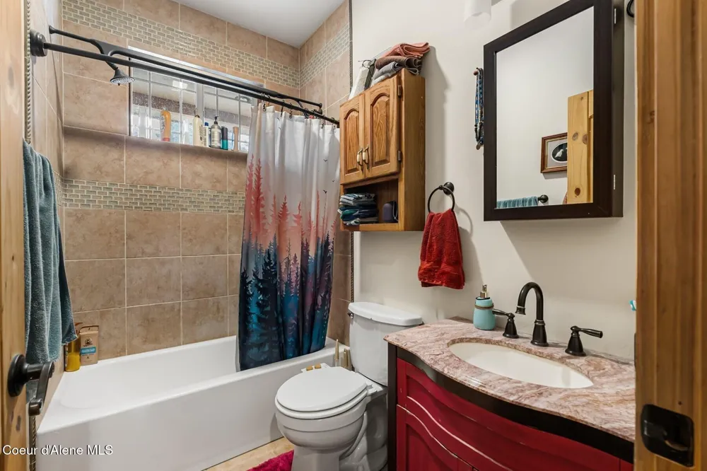 870 Samuels Road Sandpoint, ID 83864