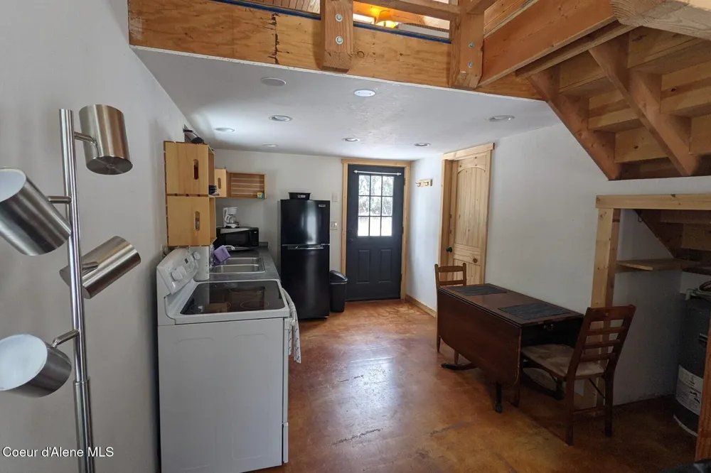 870 Samuels Road Sandpoint, ID 83864