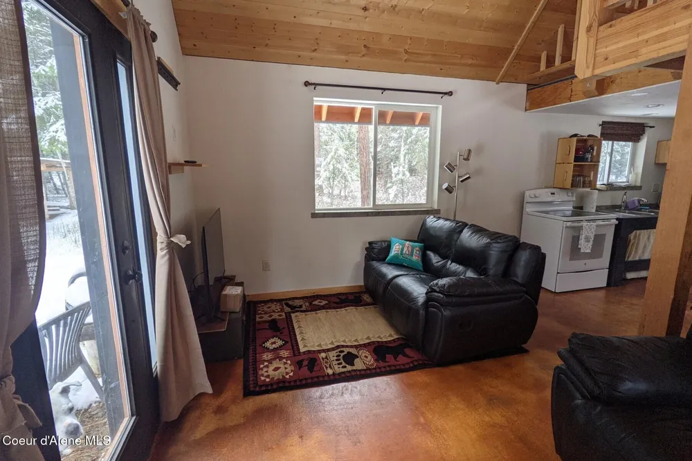 870 Samuels Road Sandpoint, ID 83864