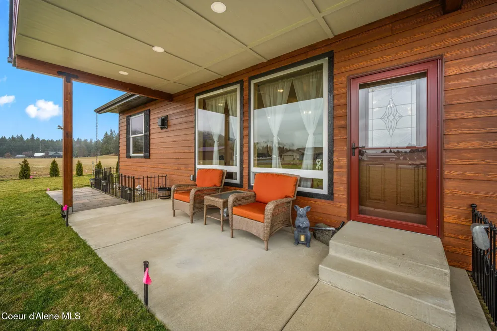86 Nuthatch Lane Moyie Springs, ID 83845