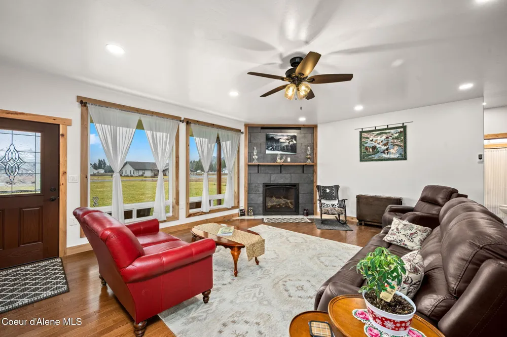 86 Nuthatch Lane Moyie Springs, ID 83845