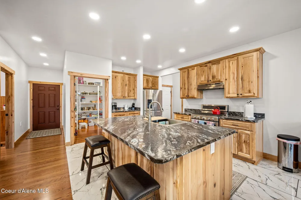 86 Nuthatch Lane Moyie Springs, ID 83845