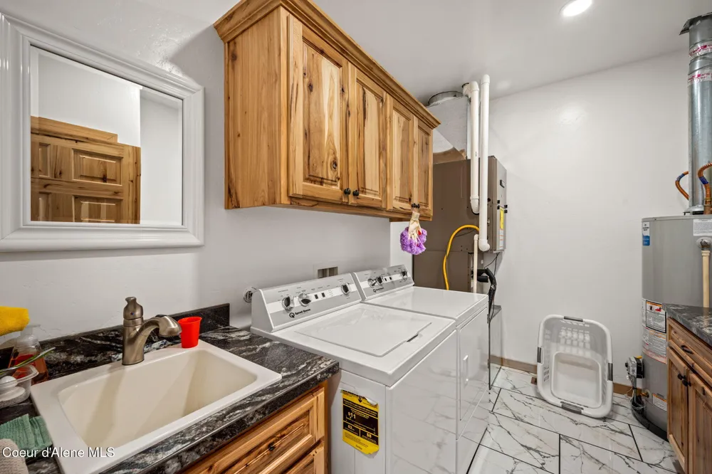 86 Nuthatch Lane Moyie Springs, ID 83845